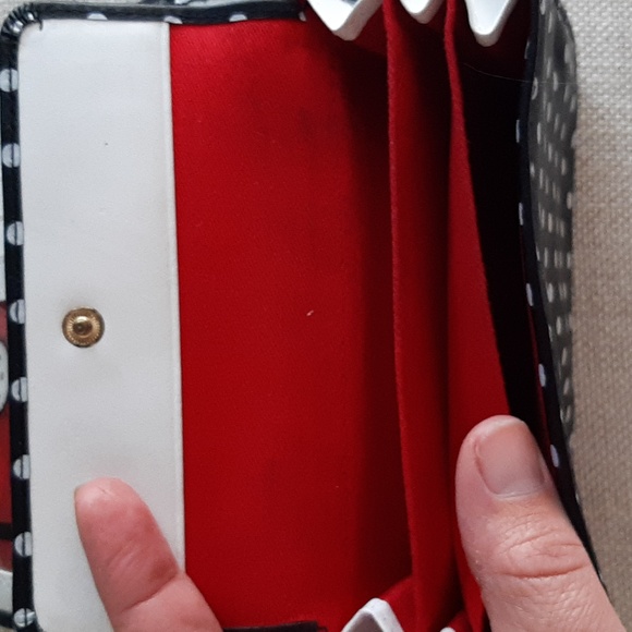 Hello Kitty Wallet - Picture 10 of 17